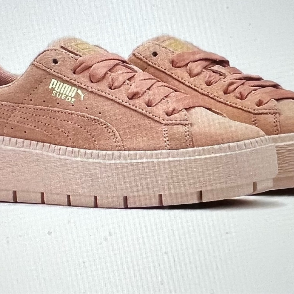 PUMA DROPS the Suede Platform Tracein a Sweet “Peach Beige” size Us 8.5 wm’s